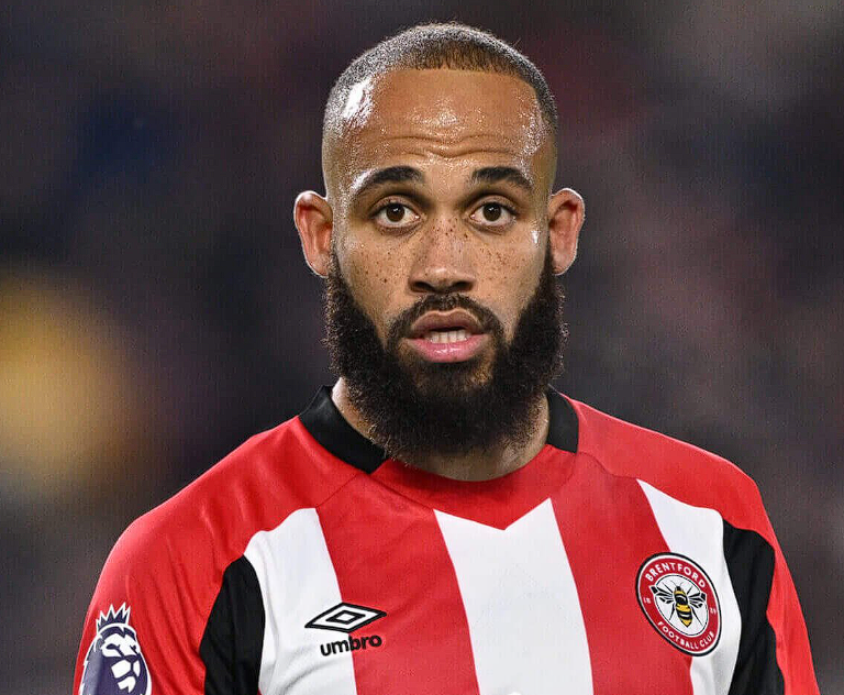 非洲杯1/4决赛：喀麦隆折戟，<a href='/news/tag/1160915' style='color: blue;'>姆伯莫</a>深情致谢