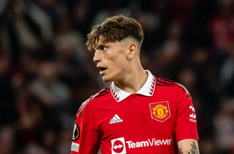 联赛杯半决赛首回合：加纳乔欲借赛场表现赢得新帅信任